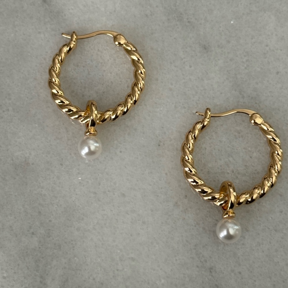 Gold Twist Pearl Dangle Hoop Earrings 

Brand New - Picture 2 of 4